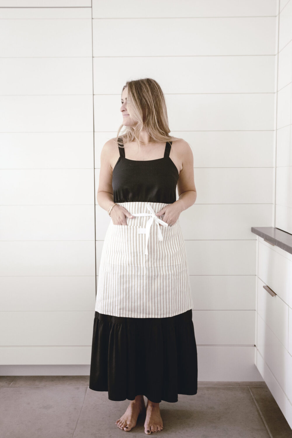 Entertaining Tips How to Wear an Apron Two Ways • Heirloomed Blog