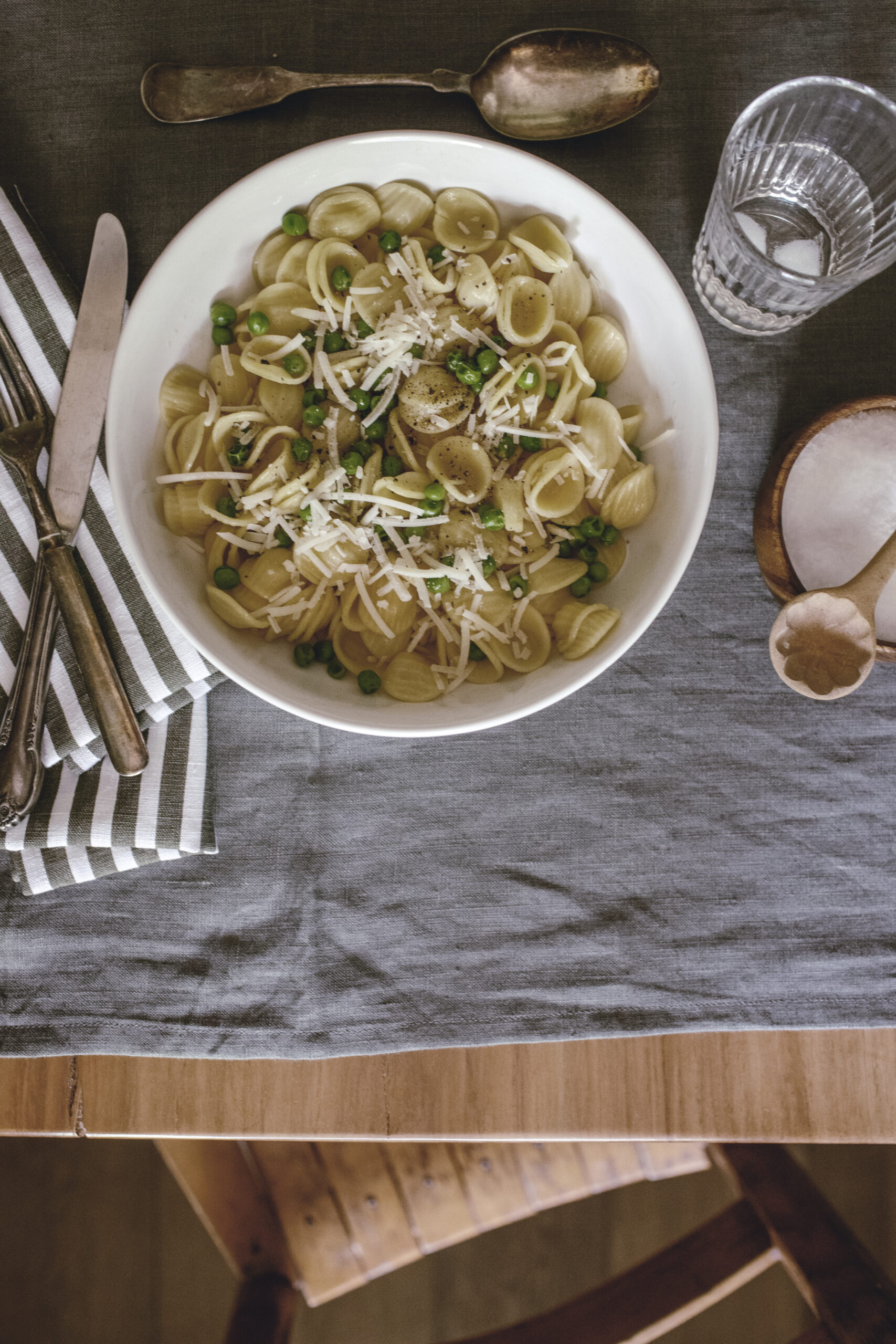 Orecchiette pasta with peas 