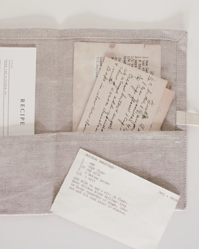 The linen family recipe wrap is one of my favorites from our collection, and one that I love to give to family and friends around the holidays. Store old and new recipe cards alike in this keepsake wrap.