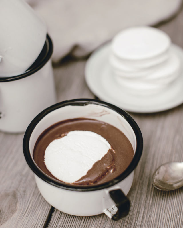 Homemade marshmallows & hot chocolate? Count us in. ​​​​​​​​
​​​​​​​​
Recipe for homemade marshmallows is over on the blog.