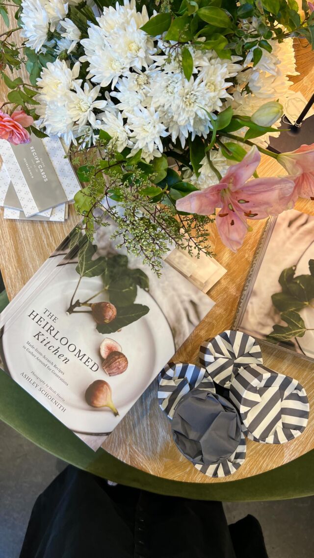 I loved being at @margueritesondresden in my very own neighborhood for a book signing last night! A gorgeous shop owned by a sweet mother & daughter team, it was so wonderful to see so many friends & meet so many others from the neighborhood! 📖🤍