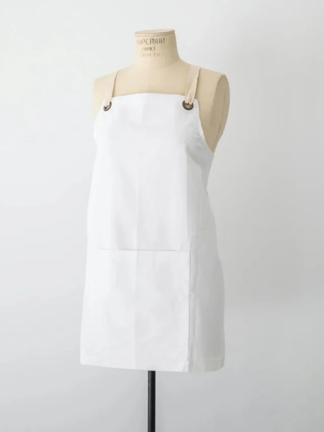 One of my favorite product series we have done is with our Artist Apron. This canvas crossback apron is inspired by a blank canvas and our campaign includes popping into artists studios to see them in action in their aprons. Scroll to see a few of the artists with full featured over on our blog & shop the apron over on our site.

Who should we feature next? Tag your favorite artists below! 🎨🖌️