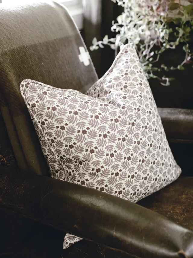 Royal Palm has been one of our most popular patterns from the interiors Collection. 

I love when a space feels like you can just plop down onto it. Inviting, comfortable and welcoming over stuffy and do no touch. The perfect print for a few pillows to add a bit of plush to your space. 🤍