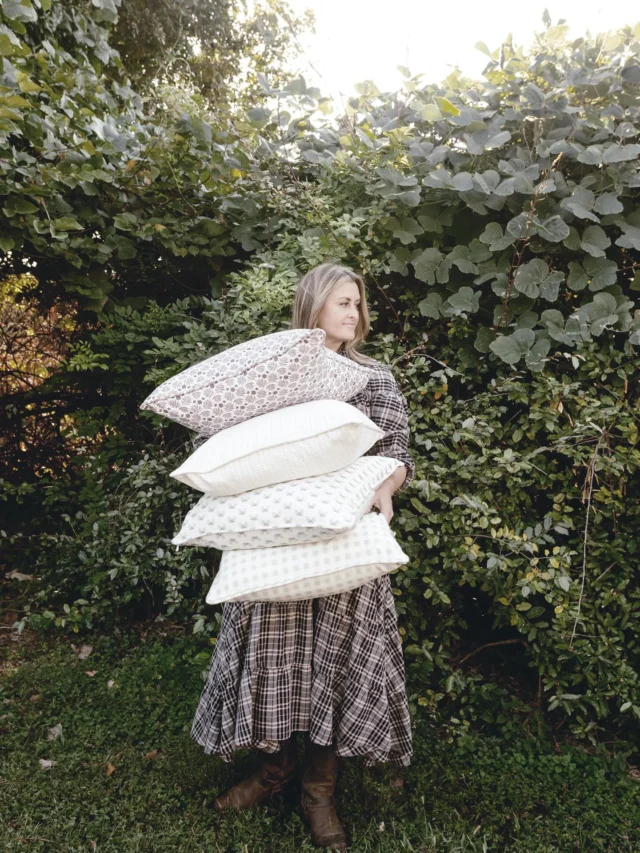Layers, tones and textures are what make a home feel personal, lived in and all your own.

Our pillows are meant to layer, to mix and match, to move around your home. From couch to chair to bed, in different sizes and shapes to play with. 

All custom made-to-order right here in the Carolinas. Which pillows & patterns do you love the most?

📷 @heidiface @heidiharrisinteriors