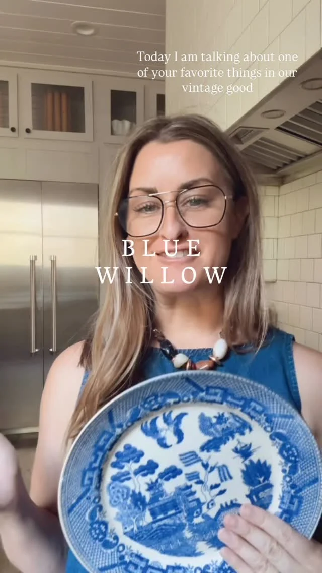 Today I’m sharing a little back story & history on one of your favorite categories in our Vintage Goods shop, blue & white 💙🤍 but specially, Blue Willow.

Did you learn something new? 🤍