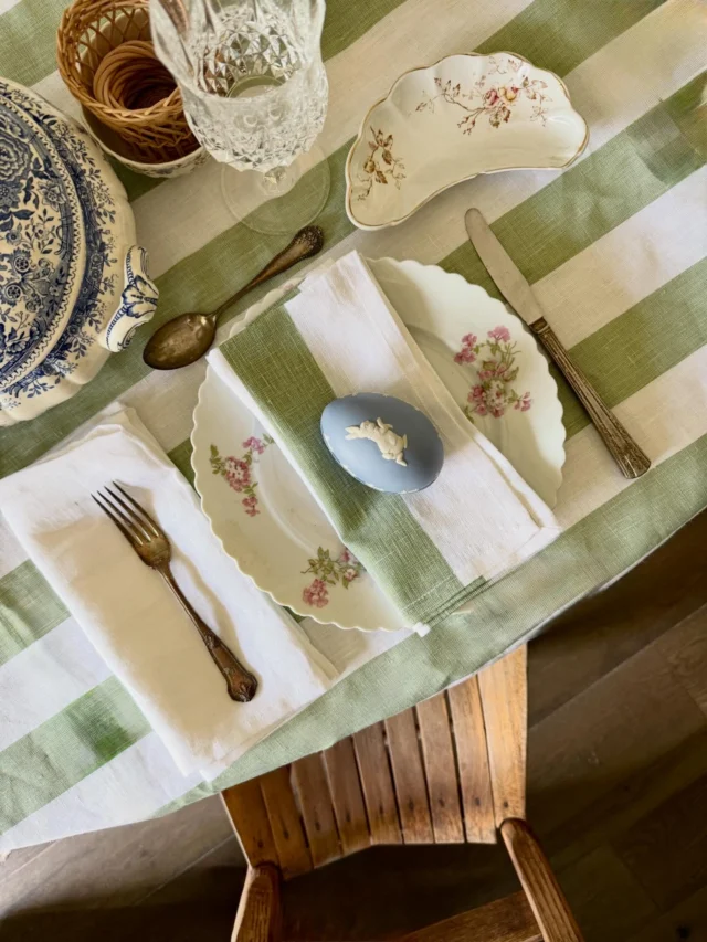 Anatomy of an Easter table, layered slow slowly overt time 🐇

Blue and white, a hint of flesh florals, soft spring greens and pieces that feel found rather than matched. The kind of table that tells a story before anyone even sits down. 

Set the table, gather close and let it linger a little longer this spring. 🪴