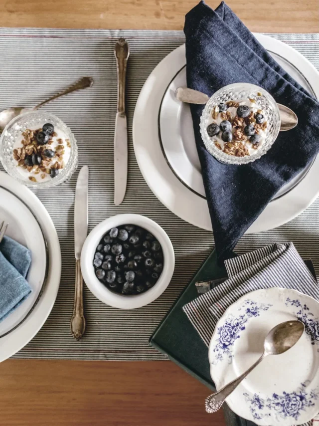 A quiet moment for a simple breakfast on the porch 🫐🥛☕️